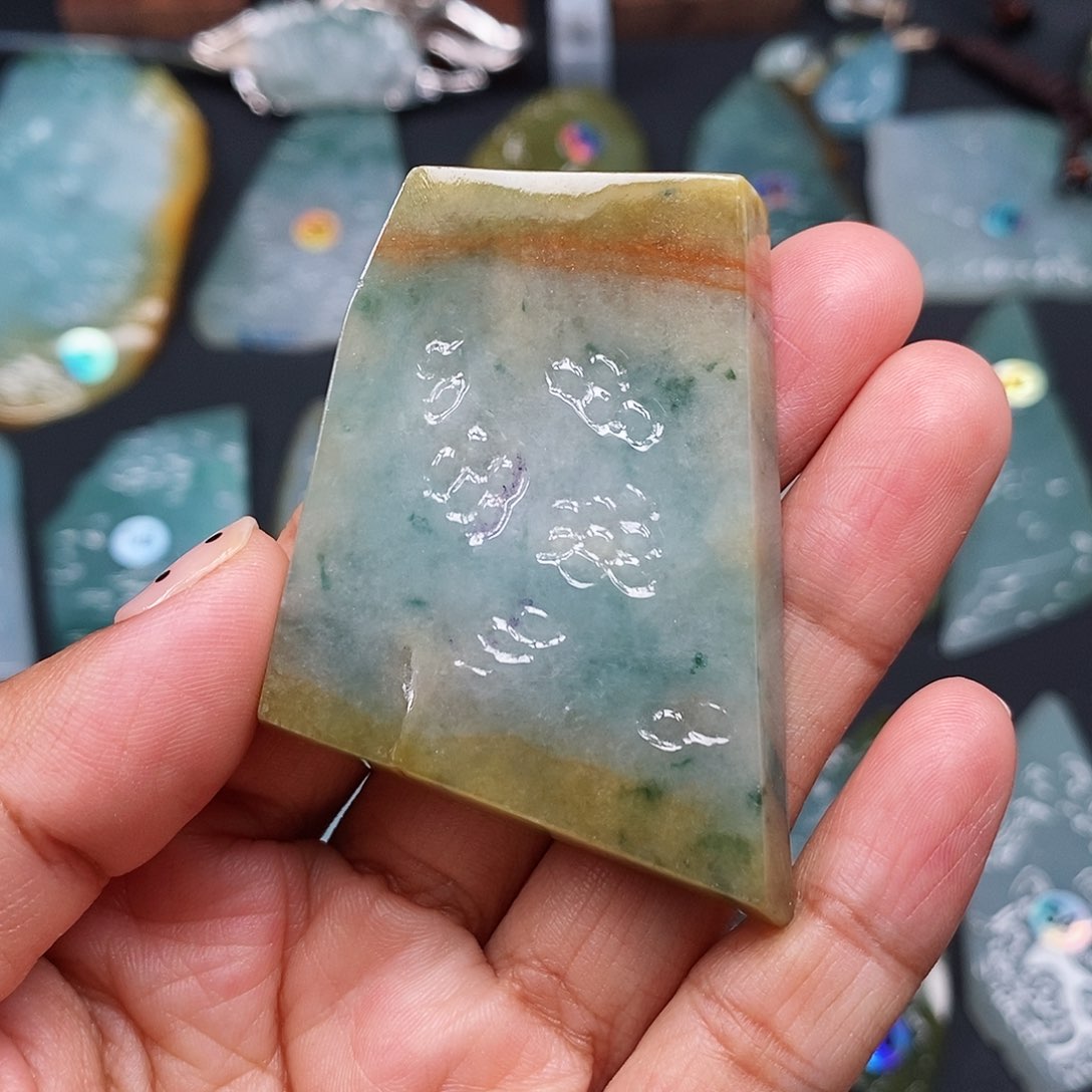 翡翠颈饰未镶嵌翡翠