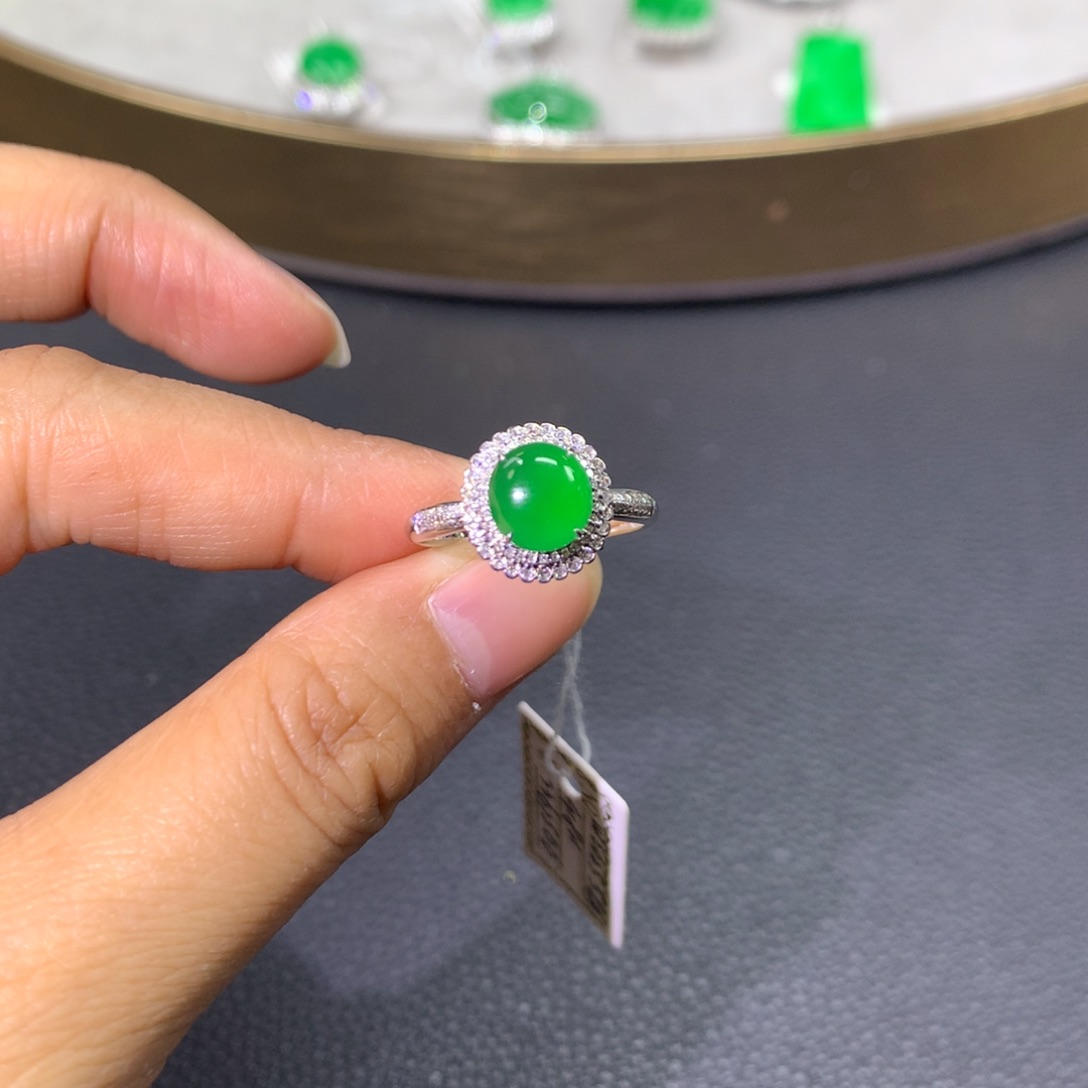 翡翠戒指18K金镶嵌翡翠