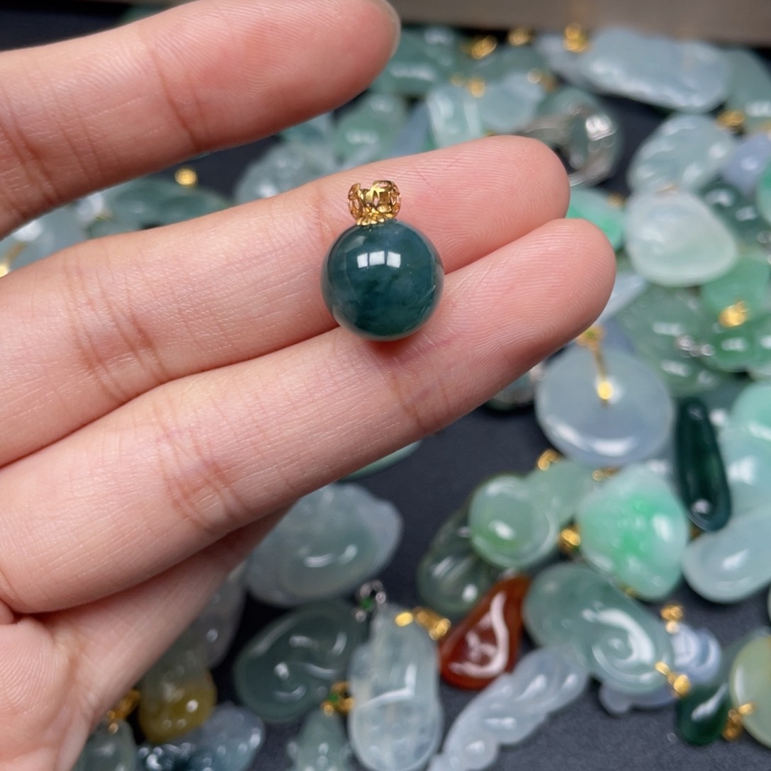 翡翠颈饰18K金镶嵌翡翠