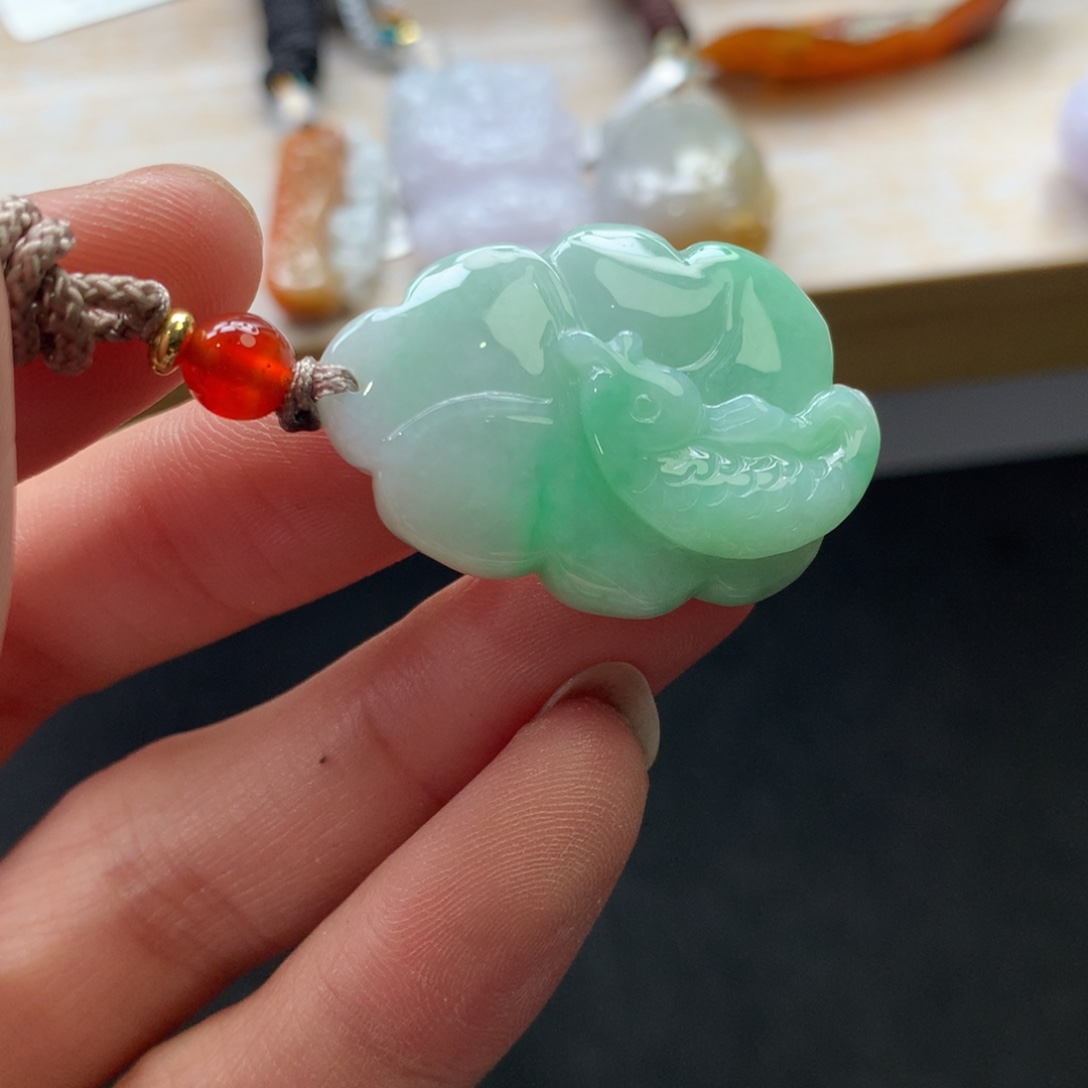 翡翠未镶嵌颈饰吊坠