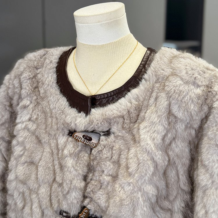 高级感小香风牛角扣短款毛毛外套女秋冬皮毛时尚加厚保暖上衣