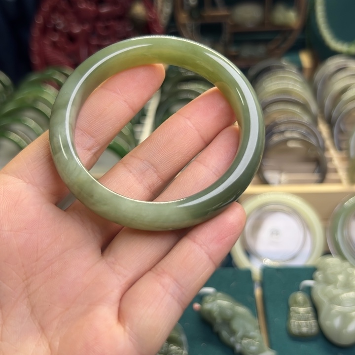 和田玉手镯未镶嵌54.4圈围9060