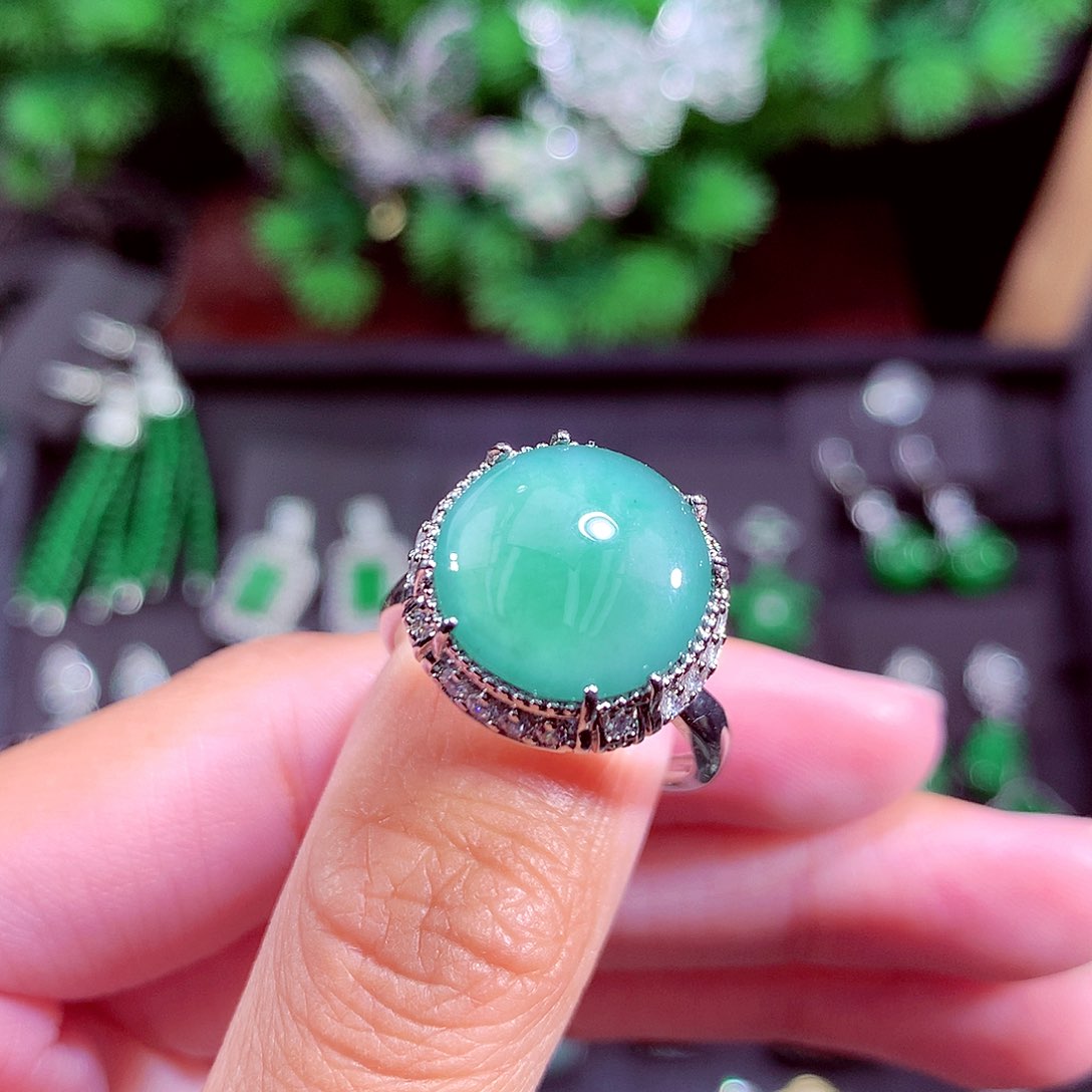 颈饰未镶嵌翡翠天然