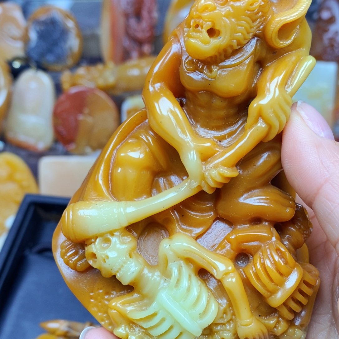 石英质玉（黄龙玉）颈饰未镶嵌