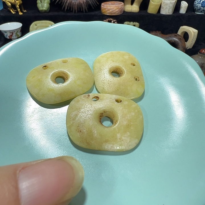 透闪石质玉未镶嵌挂件