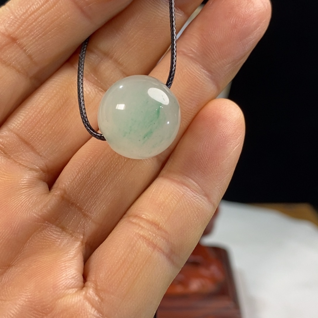 石英质玉（非洲翠）未镶嵌颈饰