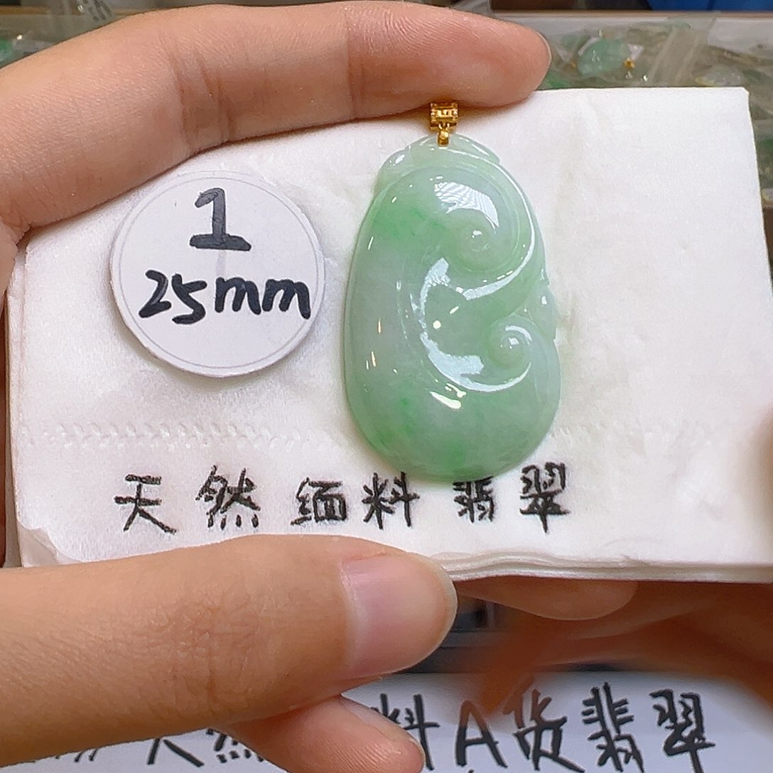 翡翠颈饰18K金镶嵌翡翠