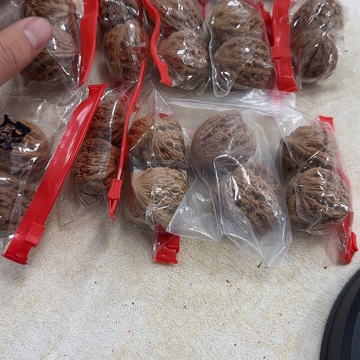 文玩核桃吊坠麦穗虎头无打药核桃