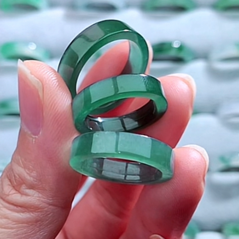 天然a货翡翠戒圈，多样选其一