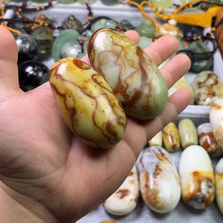 皇***冠蛇纹石玉未镶嵌珠宝奇石