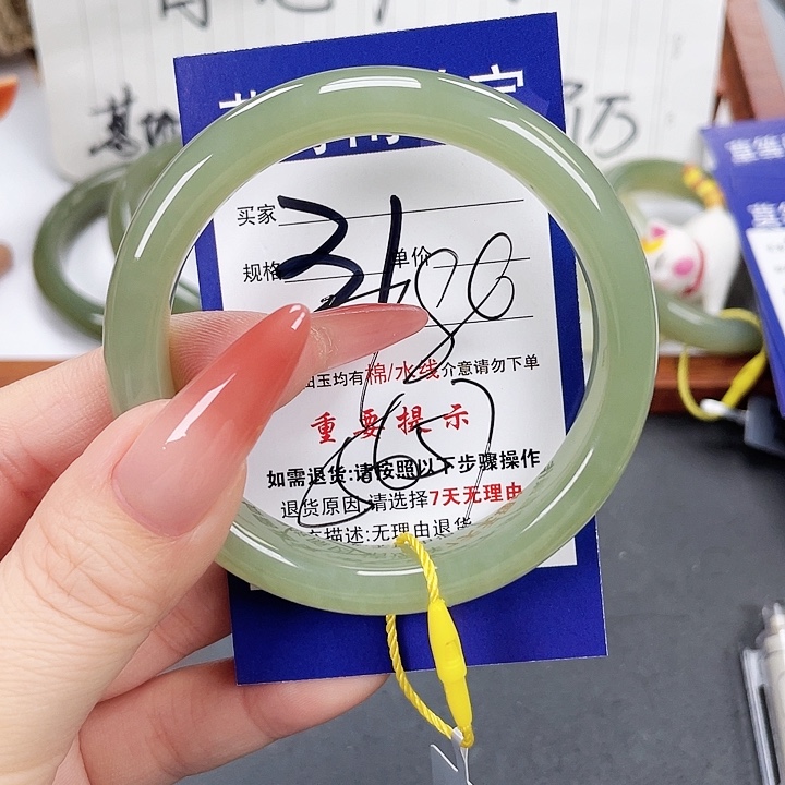 和田玉手镯未镶嵌