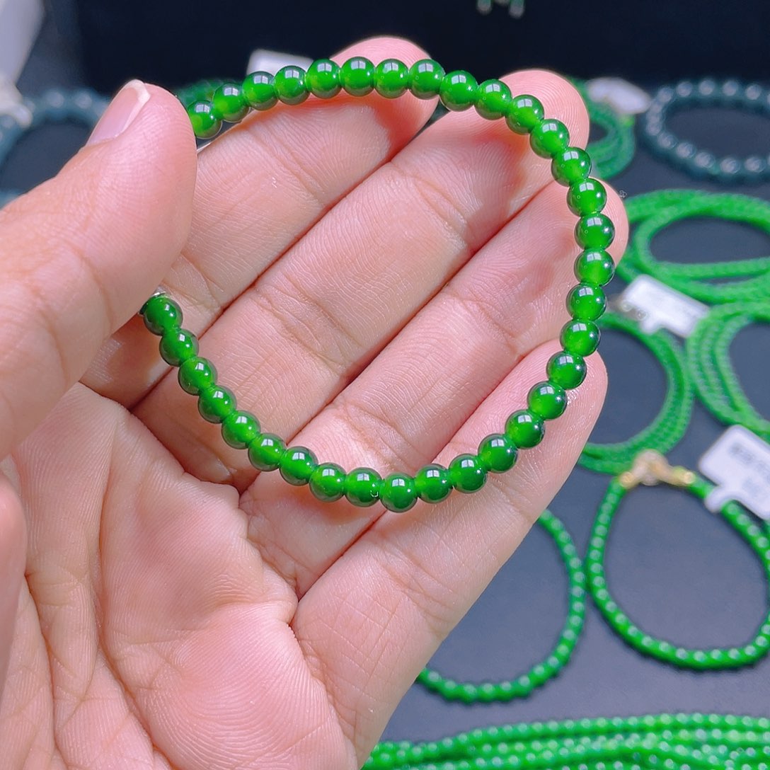 颈饰未镶嵌翡翠A货卡5