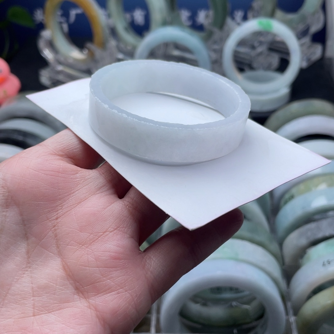 定制翡翠未镶嵌翡翠手镯