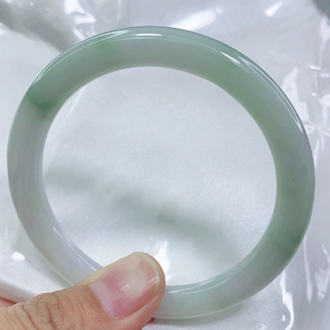 翡翠手镯未镶嵌55圈口圆条