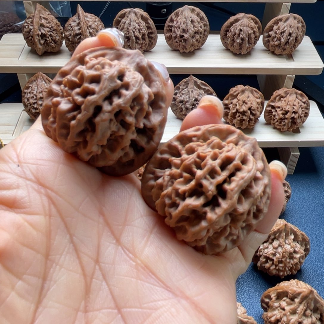 杰***尼吊坠文玩核桃秦岭核桃