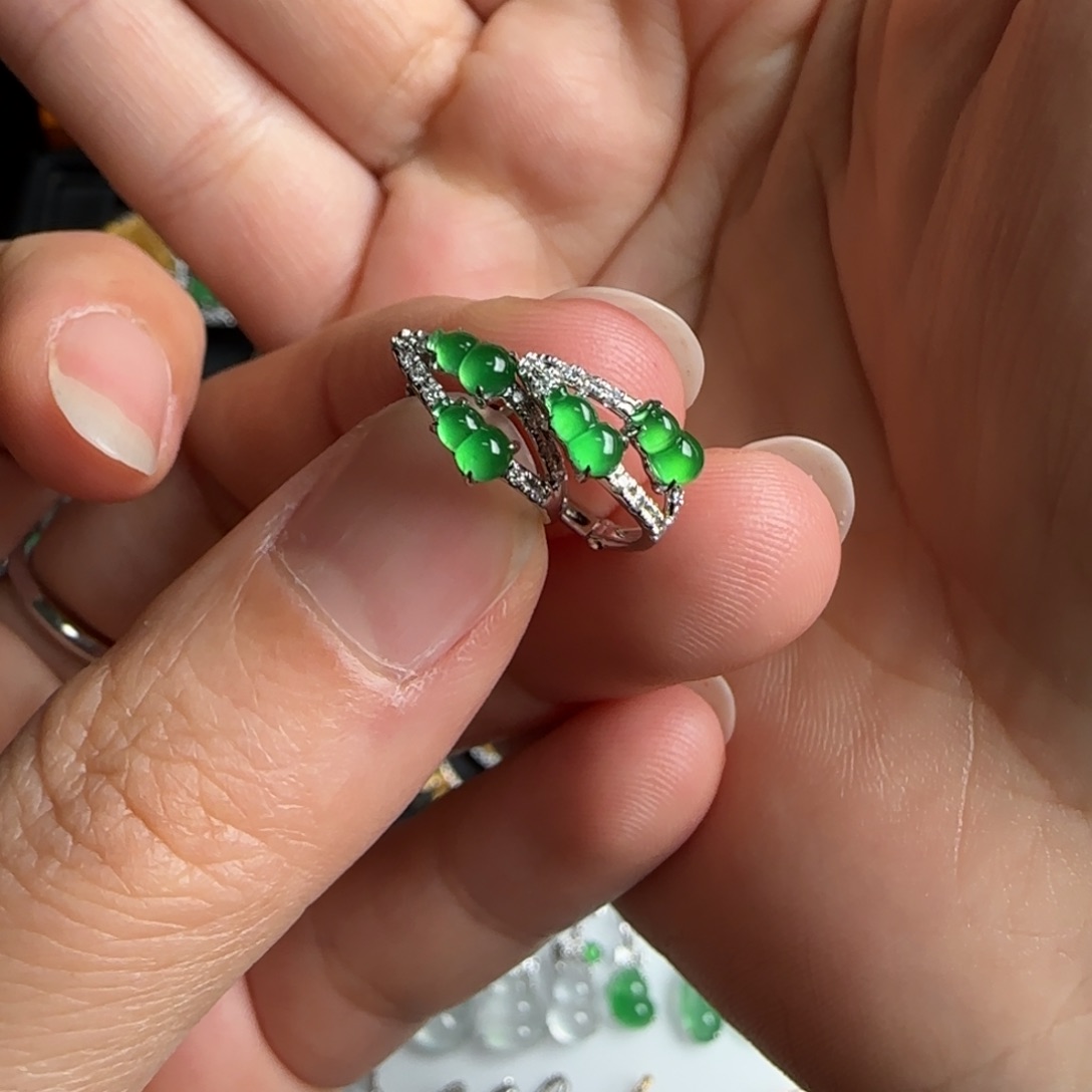 翡翠耳饰18K金镶嵌近**甜葫芦