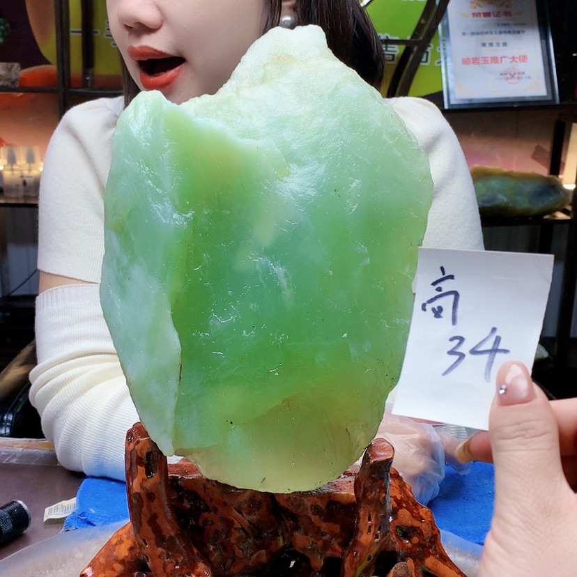 【闪购商品】未镶嵌蛇纹石玉原石商*