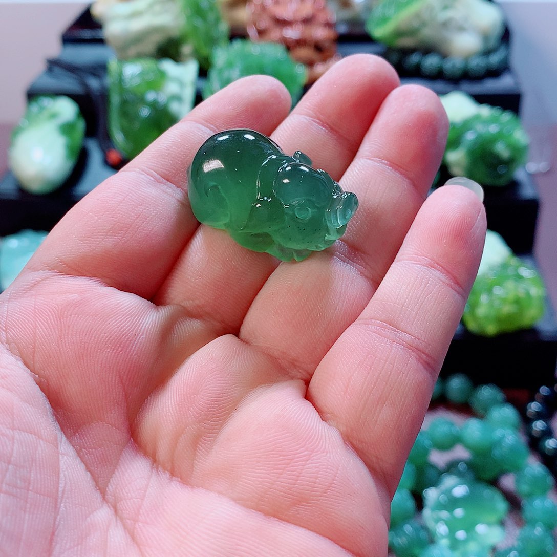 蛇纹石玉挂件未镶嵌