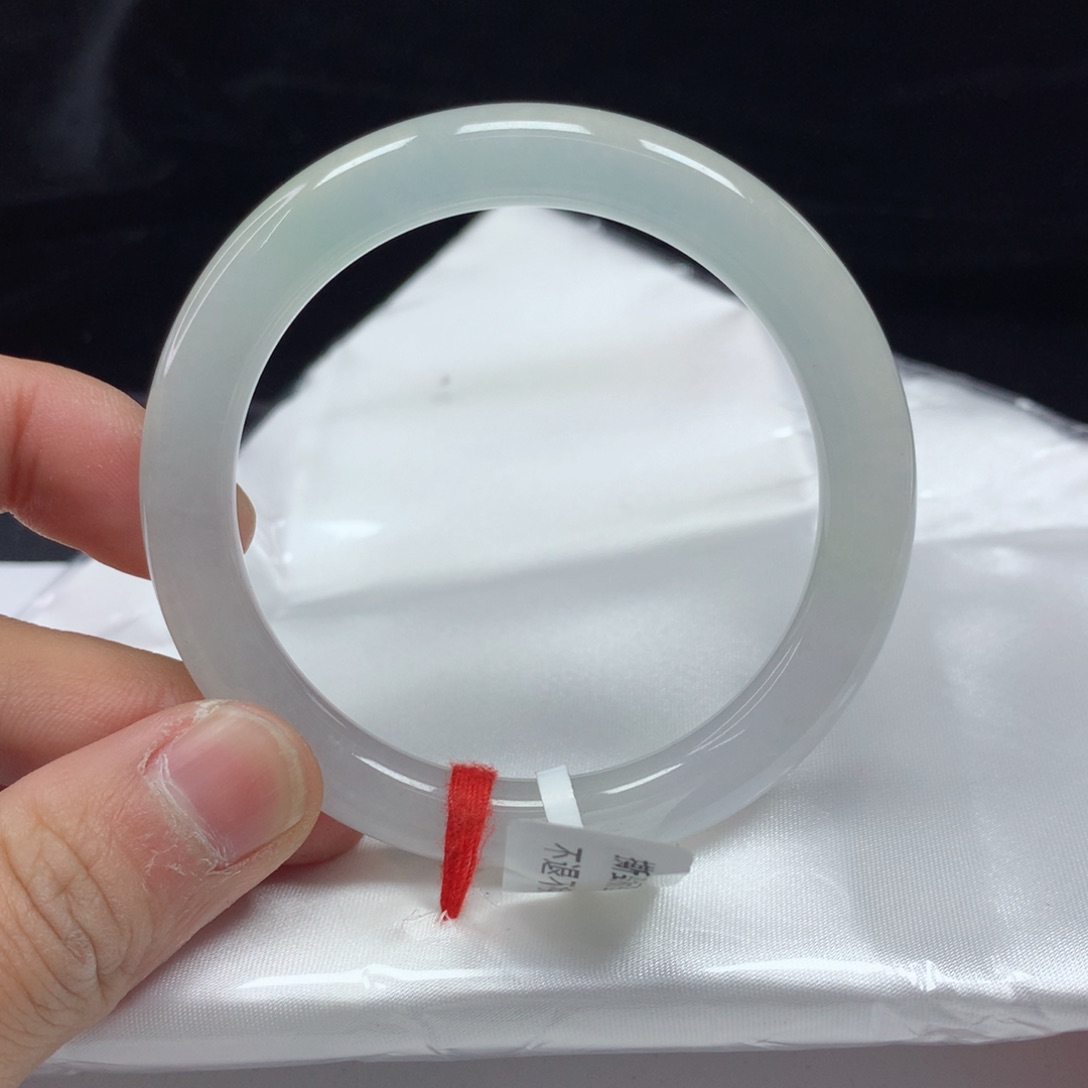 翡翠手镯（圆镯）未镶嵌53.3