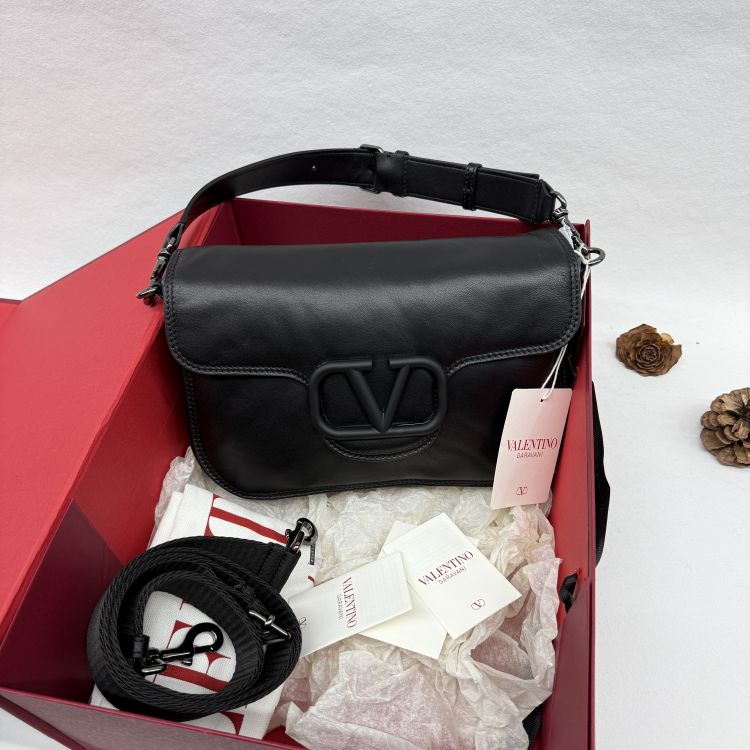 99新/华伦天奴/C18671125015/[251231CZ02]