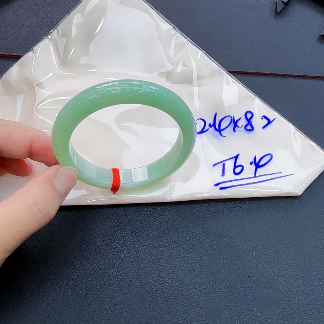 翡翠手镯未镶嵌手镯56