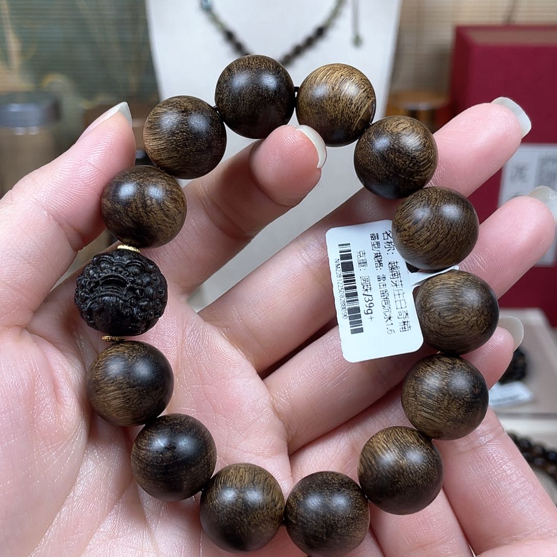 沉香手串少*心越南芽庄白奇楠雷击留疤沉水1.6