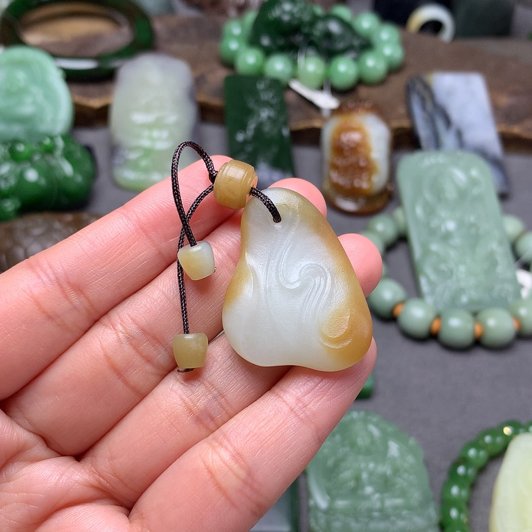 和田玉颈饰未镶嵌