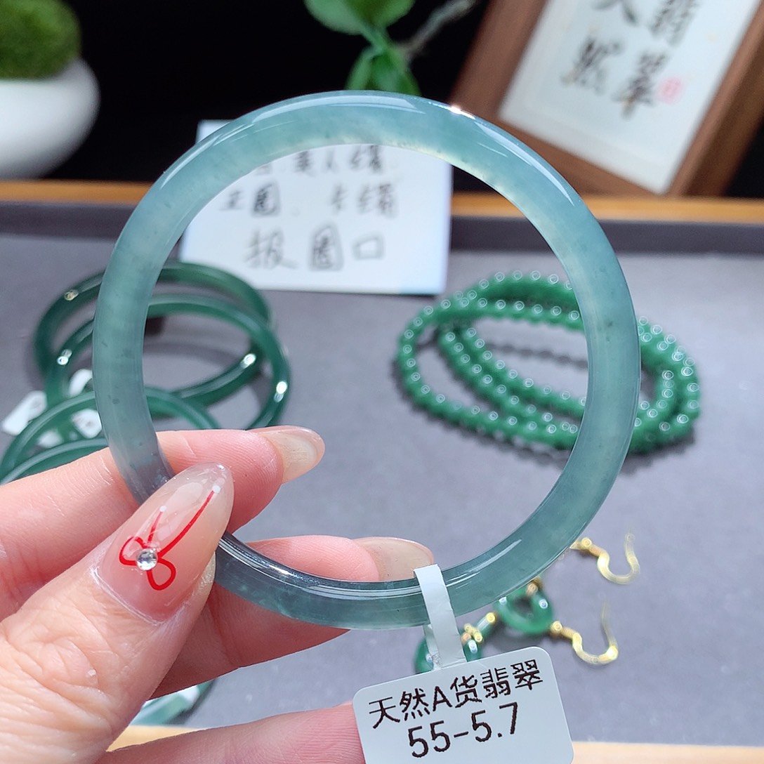 翡翠手镯（圆镯）未镶嵌