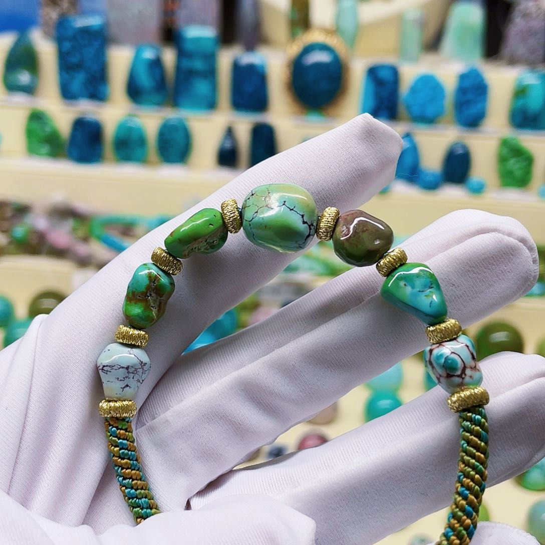 绿松石颈饰未镶嵌