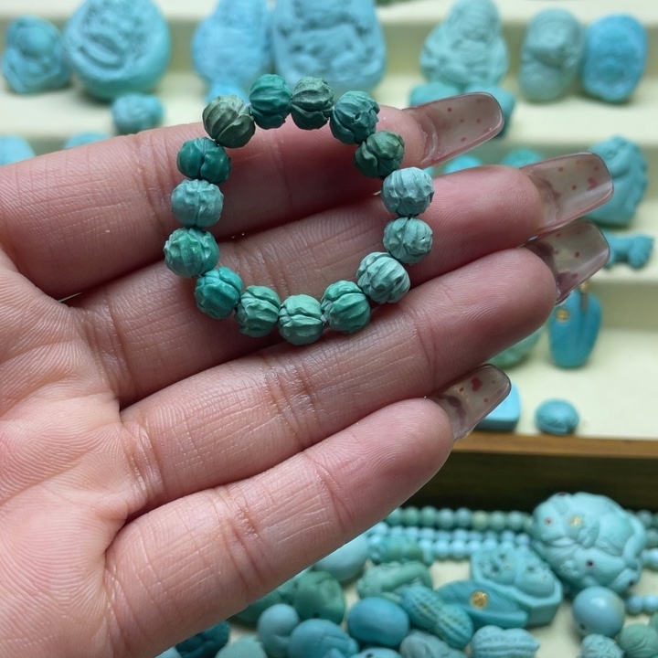 绿松石颈饰未镶嵌