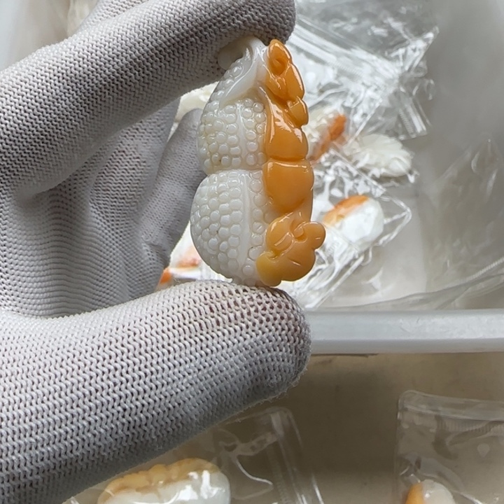 白玉菩提吊坠红色2595