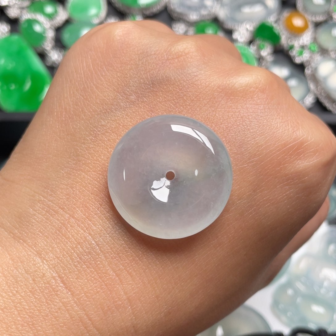 翡翠颈饰未镶嵌平安扣