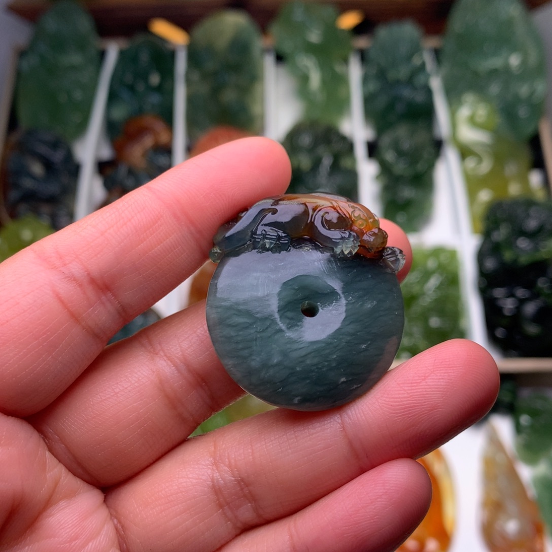 何***来蛇纹石玉未镶嵌挂件貔貅扣子