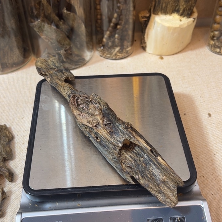 阿***乐沉香碎屑沉香红骨凹身高油虫漏醇化料55