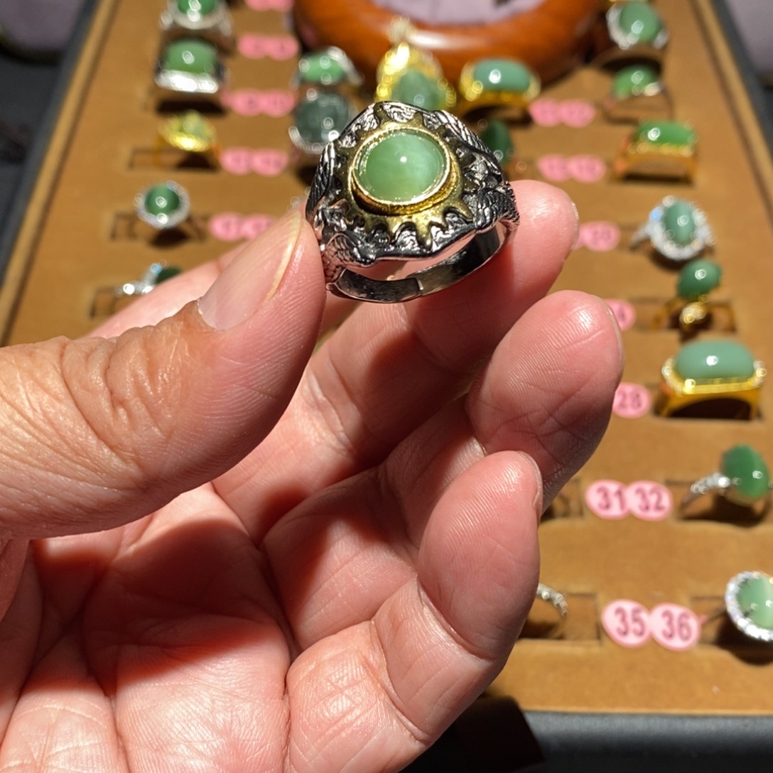 和田玉未镶嵌戒指