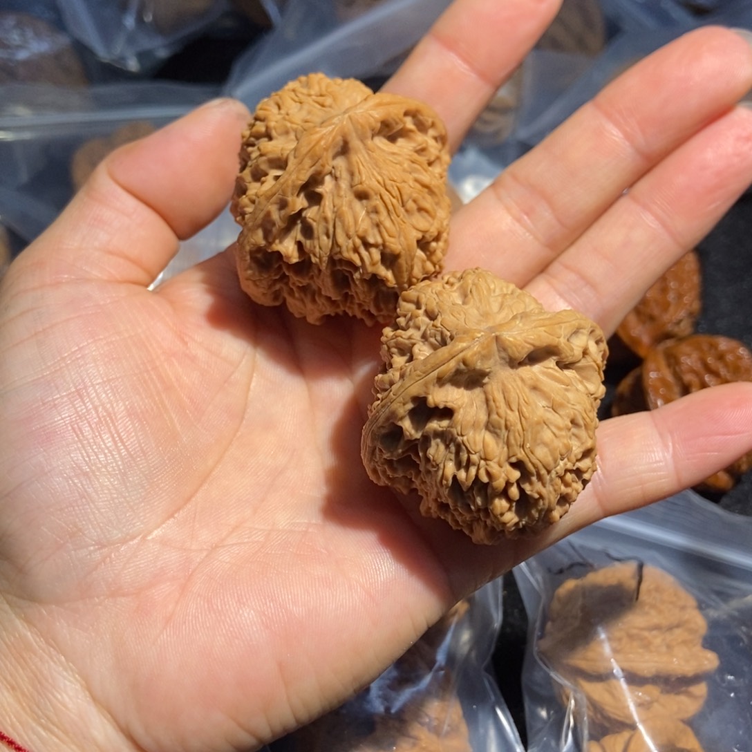 吊坠文玩核桃三角南疆石99.2