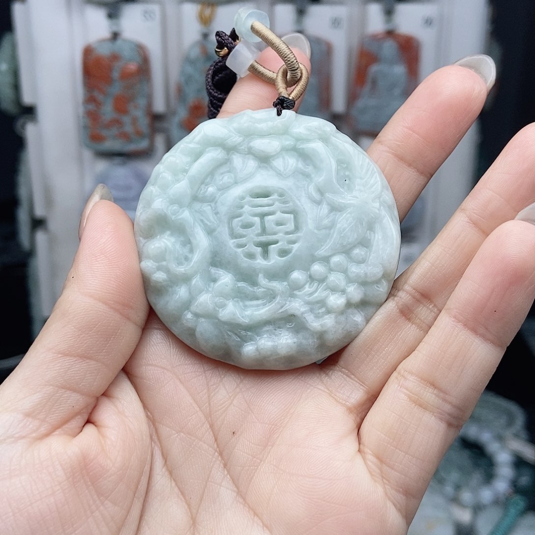 翡翠颈饰未镶嵌翡翠