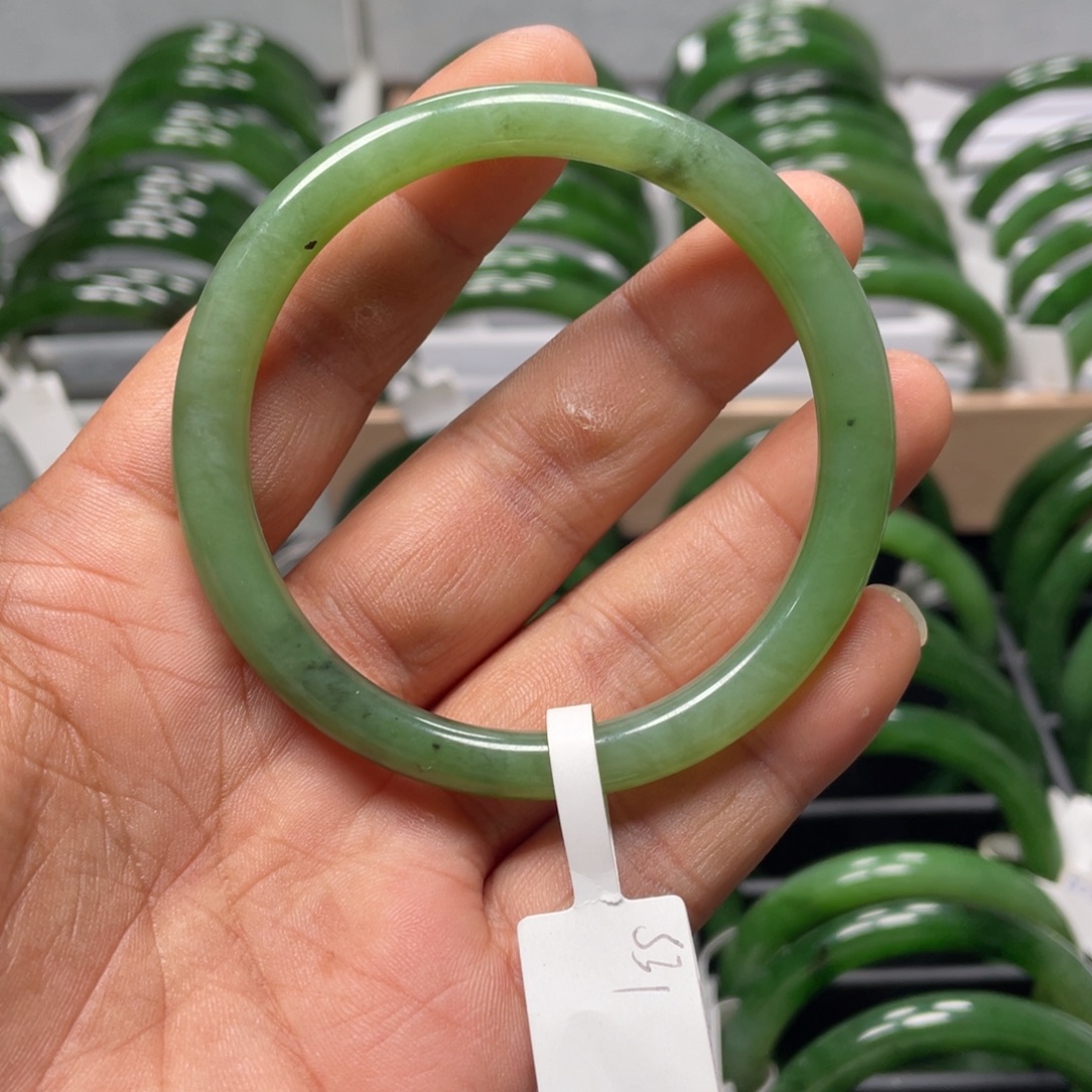 和田玉（碧玉）未镶嵌手镯