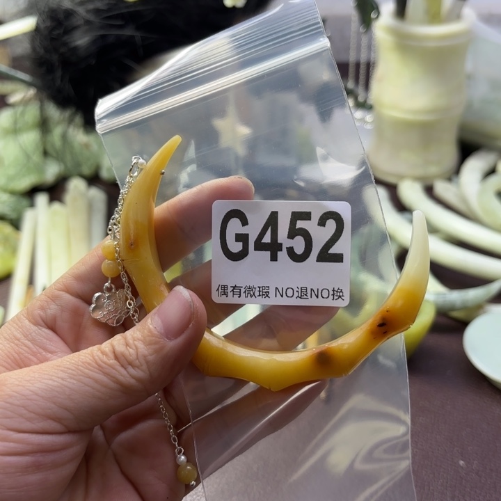 蛇纹石玉发饰合金；*