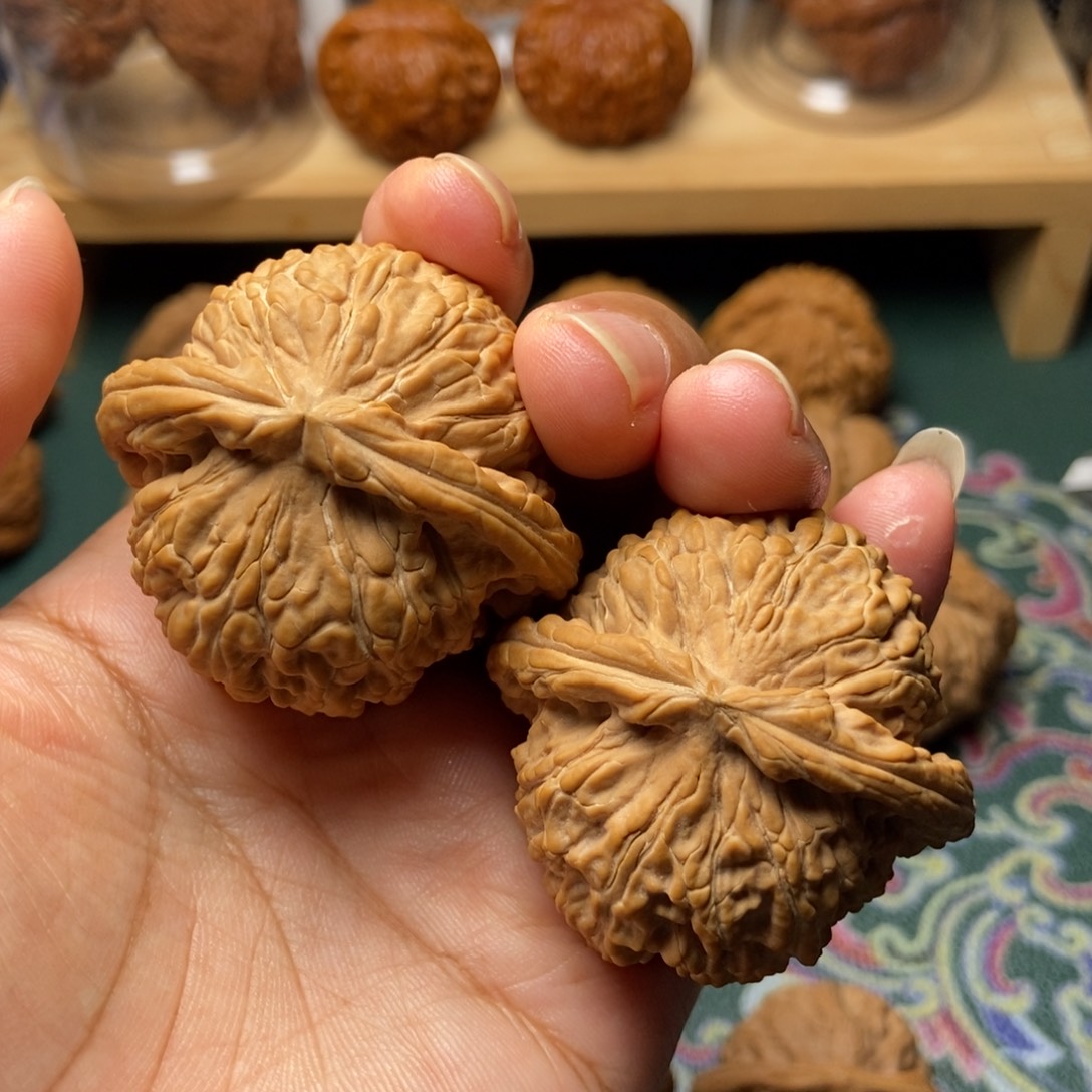 文玩核桃吊坠白狮子45