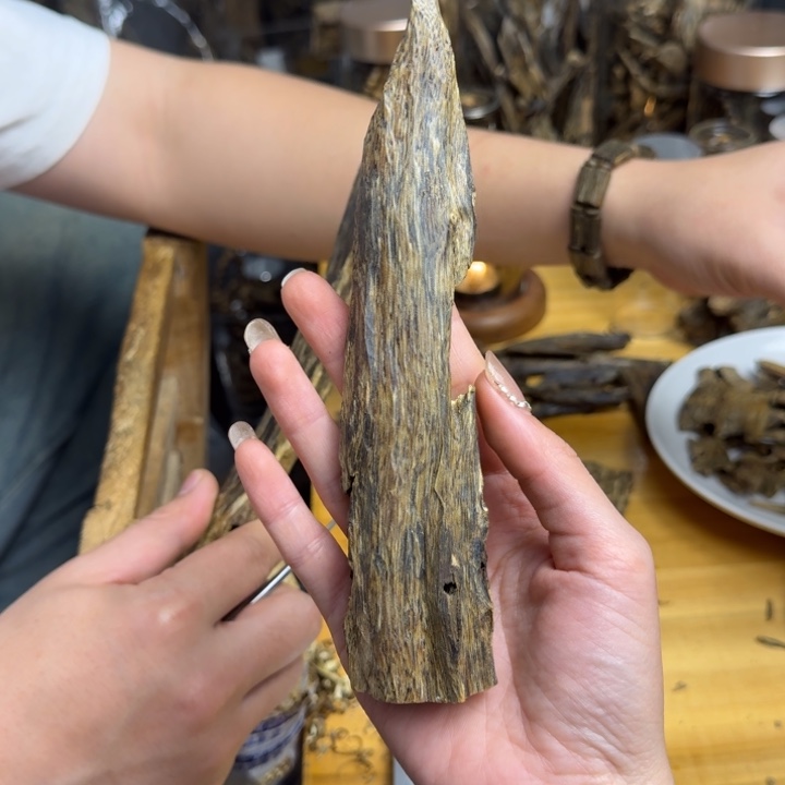 沉香手把件白棋品种块料41克