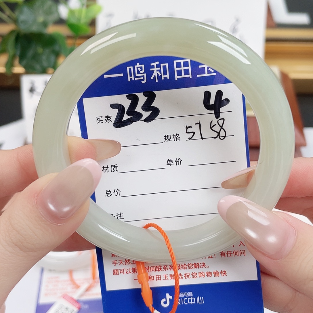 和田玉未镶嵌手镯