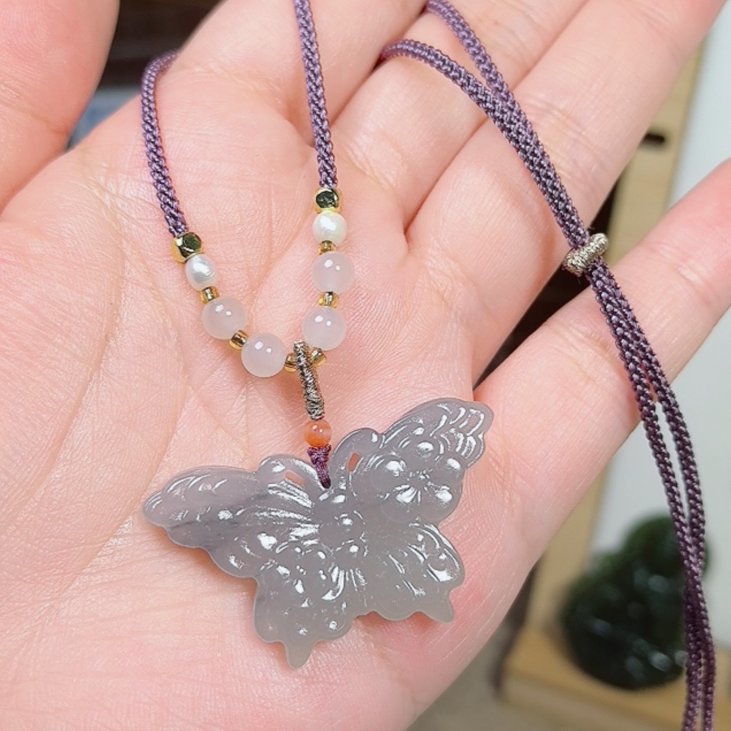 和田玉烟紫大尺寸蝴蝶吊坠