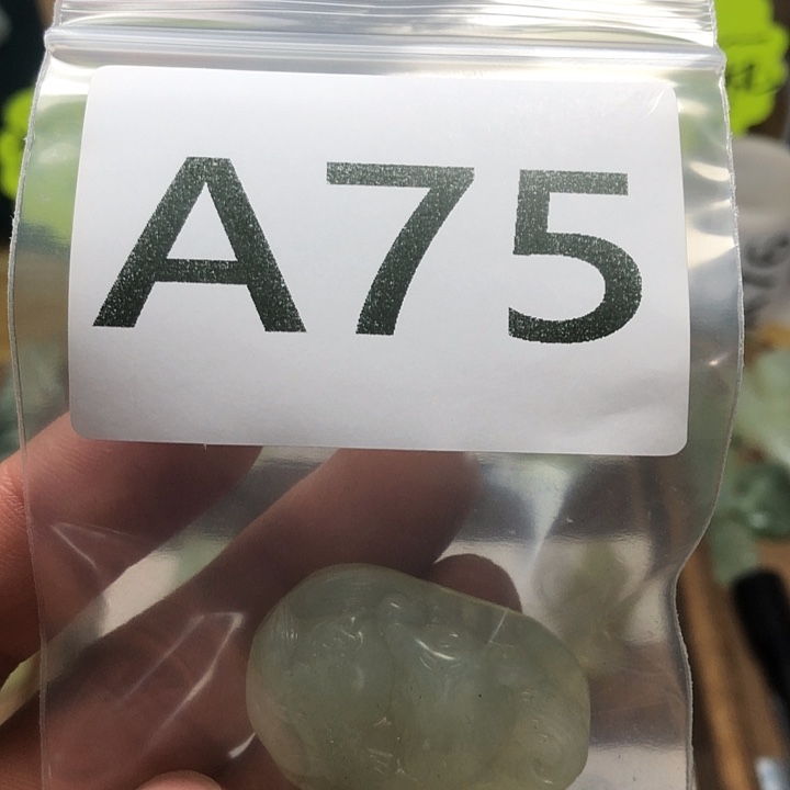 蛇纹石玉未镶嵌吊坠