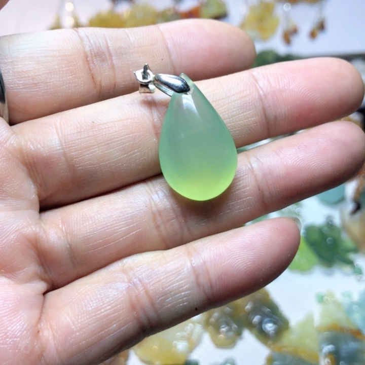 【闪购商品】蛇纹石玉耳环未镶嵌