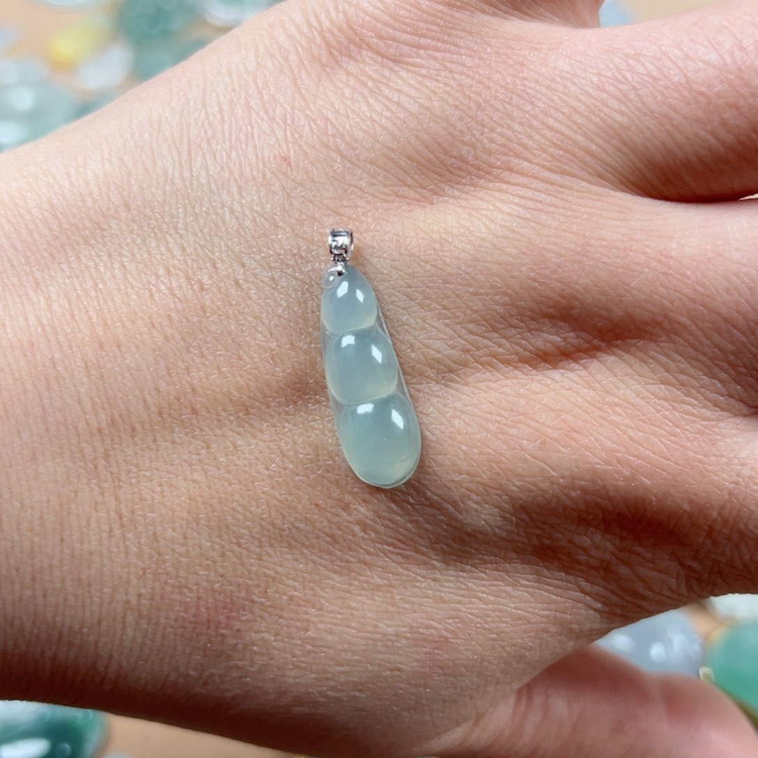 翡翠颈饰18K金镶嵌豆子