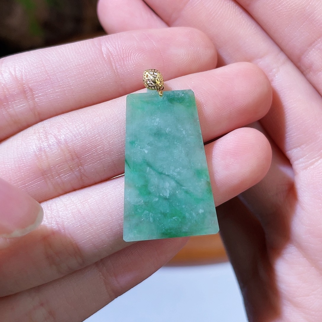 翡翠颈饰18K金镶嵌翡翠