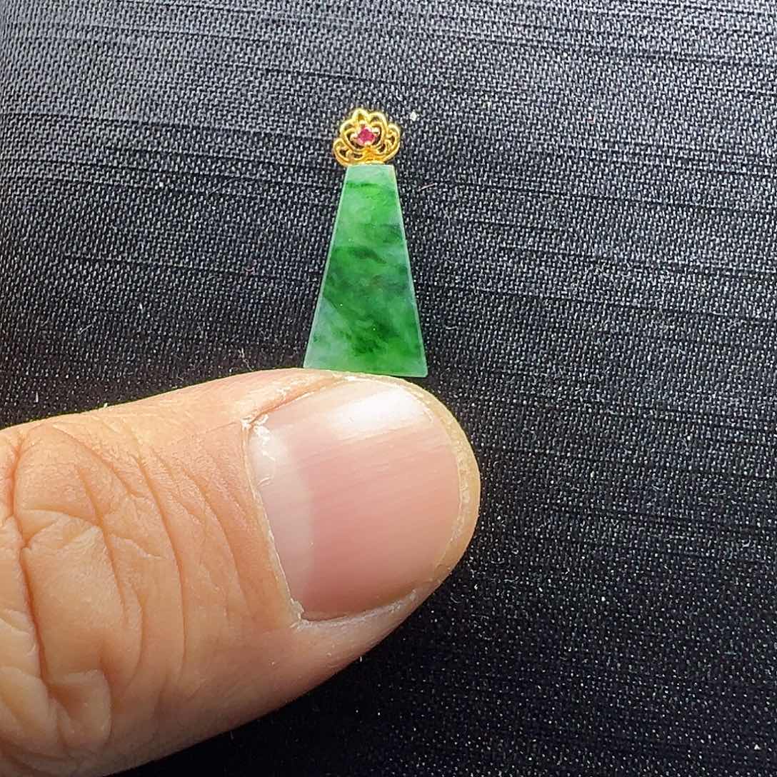 翡翠颈饰18K金镶嵌翡翠