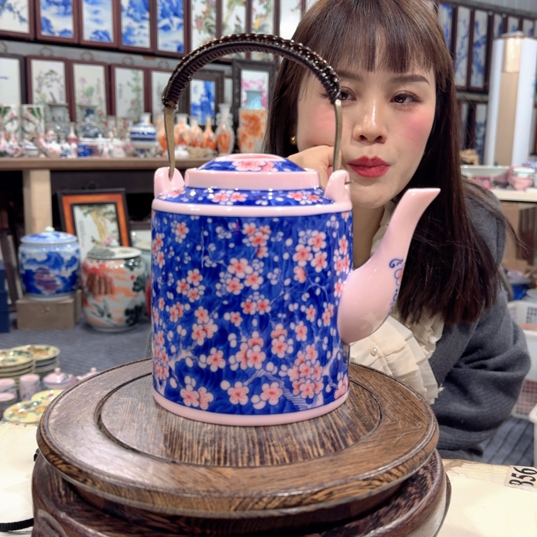 摆件瓷//////景德镇陶瓷瓷器。