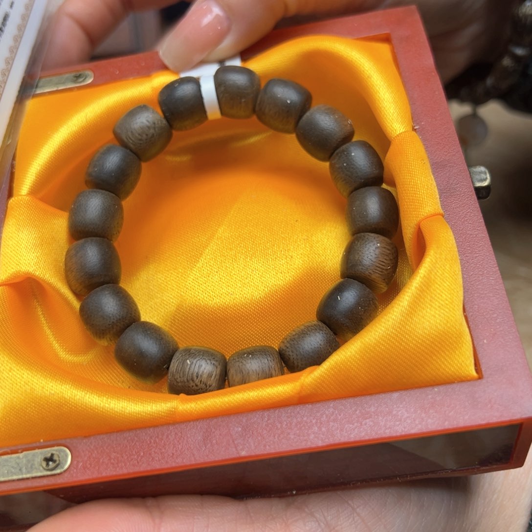 大叶紫檀（黑酸枝木类）